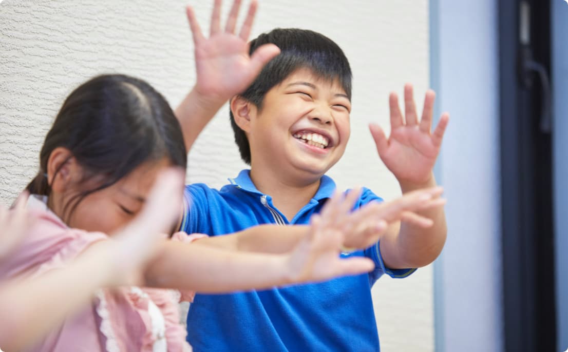 仲間と一緒に学ぶなかで、笑顔が広がる子どもたち